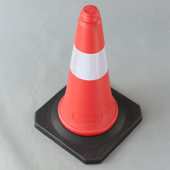 Cọc tiêu giao thông đường bộ bằng nhựa PE, đế cao su đen, đường kính 500mm